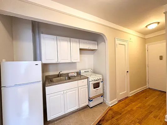 Rented by Premier One Realty LLC | media 14