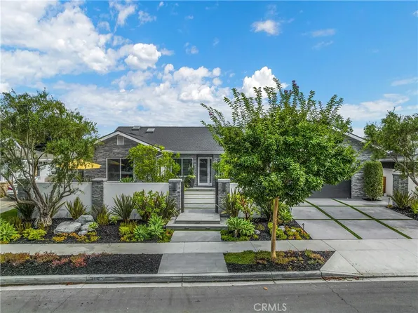 3152 Country Club Dr, Costa Mesa, CA 92626