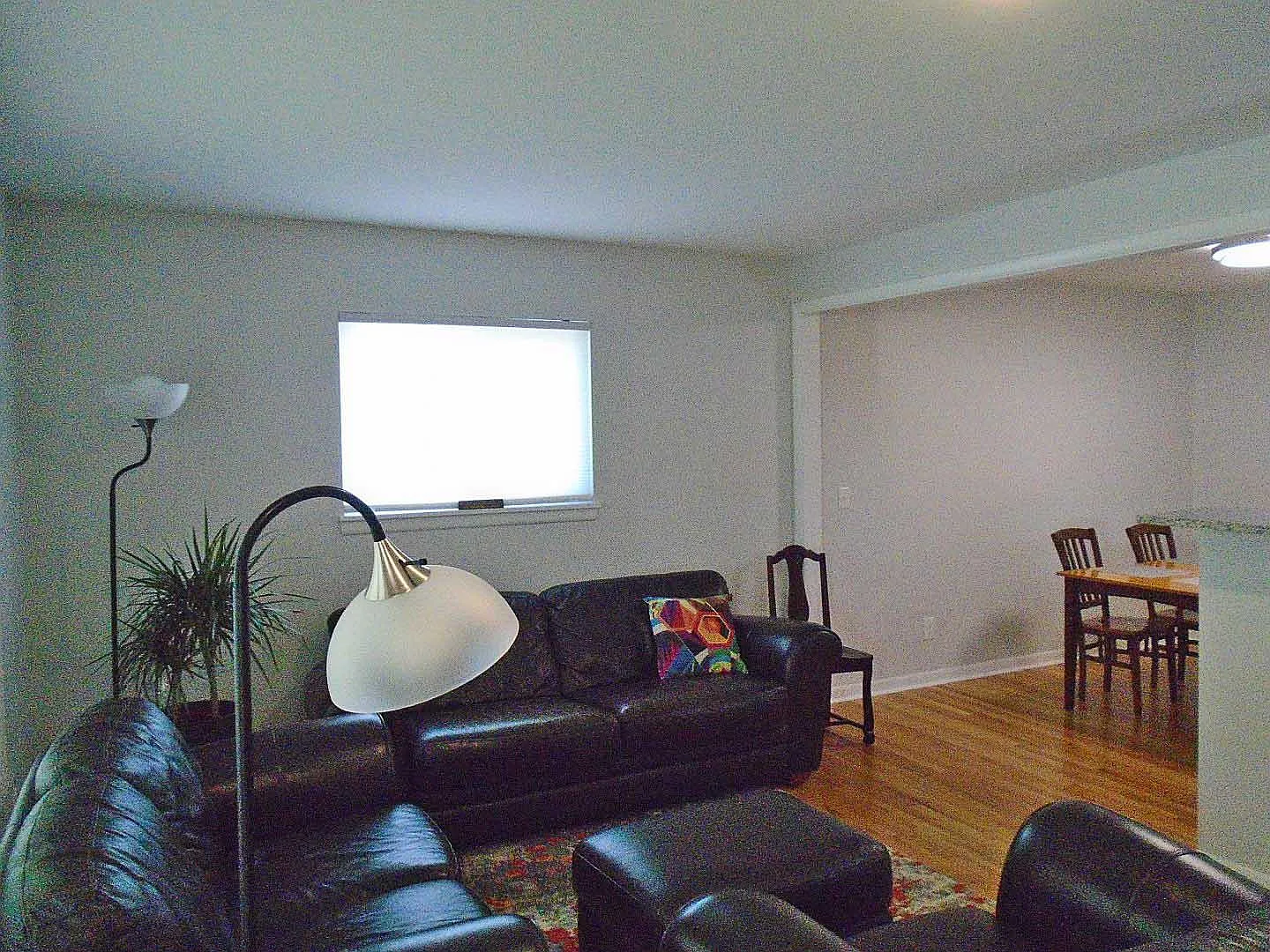 3 bed, 1.5 bath, 1008 sqft, $2,600 — Photo 2