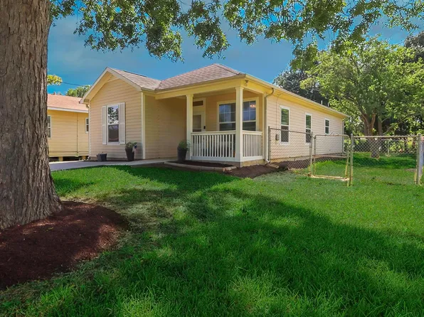 203 3rd St N, Texas City, TX 77590