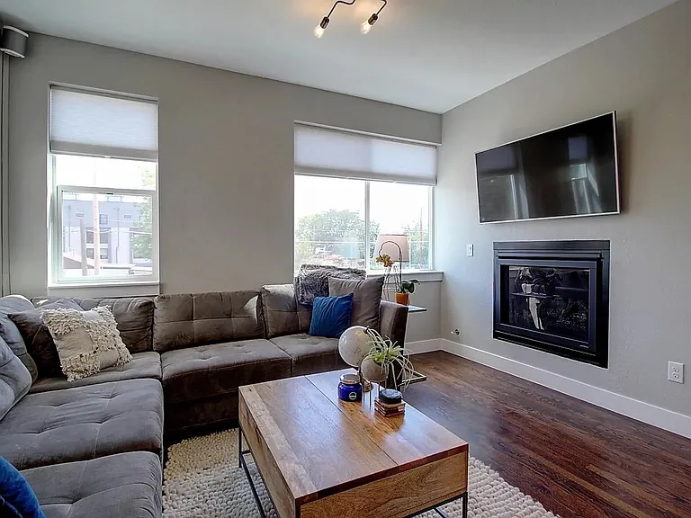 3505 W 16th Ave — Photo 2