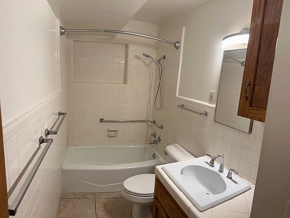 Middle bathroom