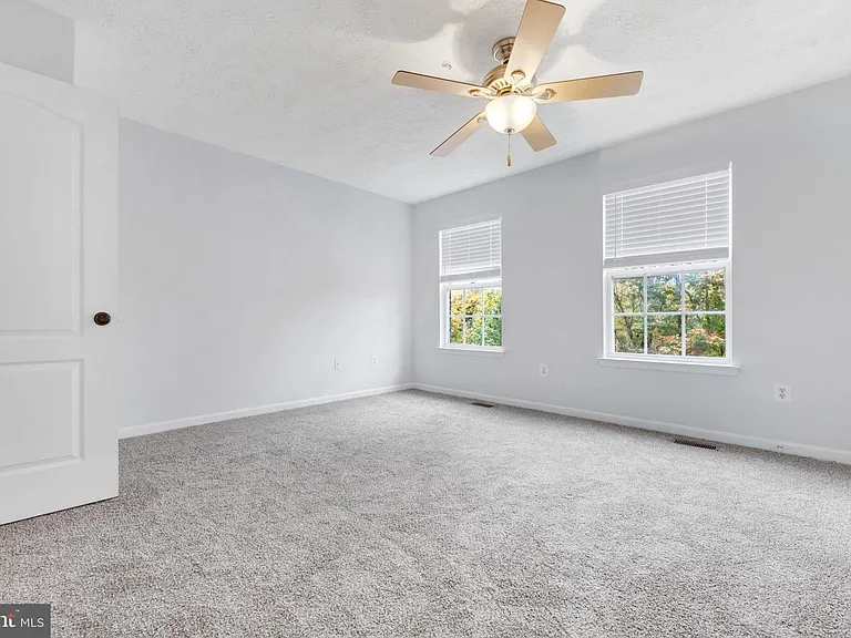 2406 Lemontree Ln — Photo 10
