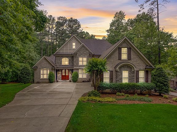 2nd image of 1300 Caistor Ln