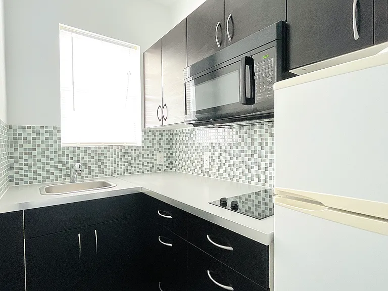 822 Meridian Ave — Photo 2