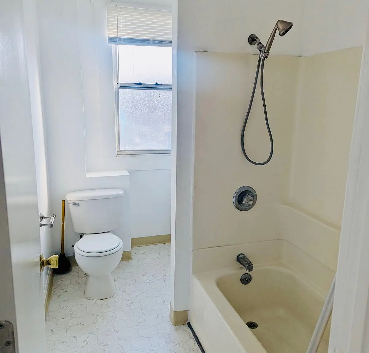 1321 Peralta St — Photo 4