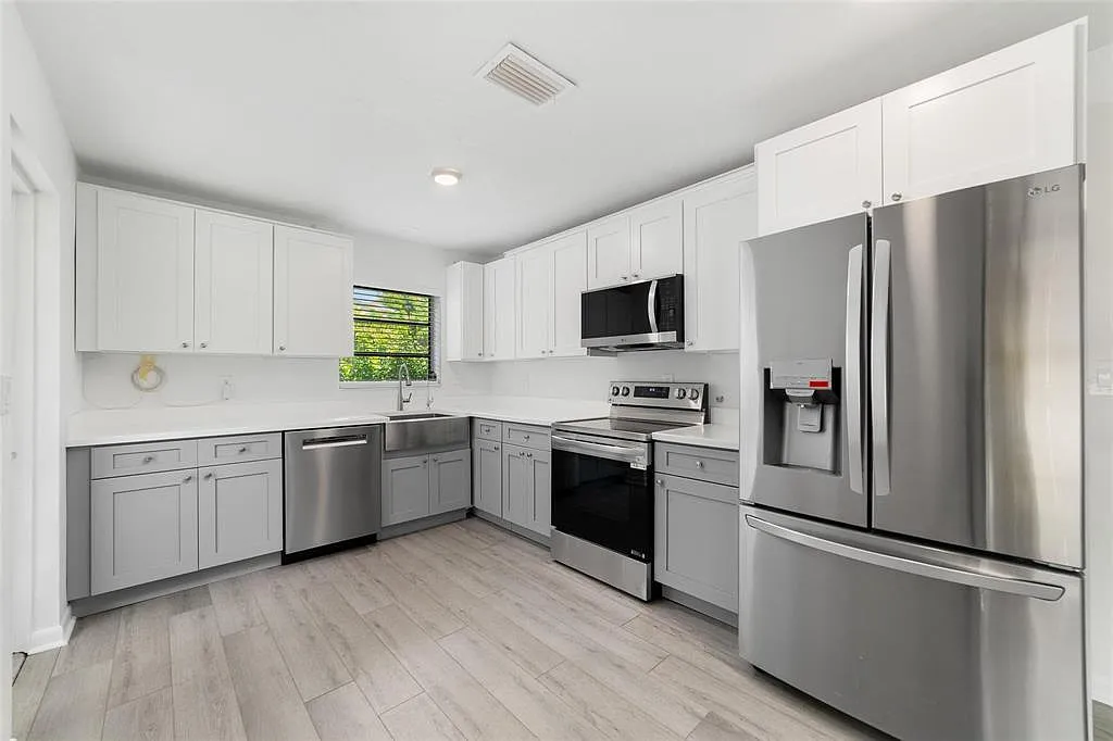 2 bed, 1.0 bath, 1056 sqft, $3,000 — Photo 3