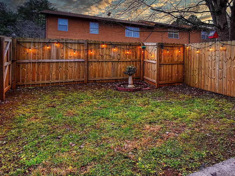 1221 Crest Brook Dr — Photo 4