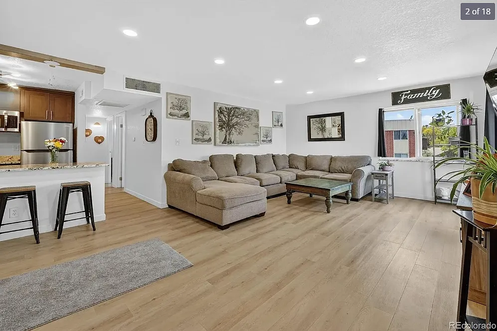 2 bed, 808 sqft, $1,800 — Photo 2