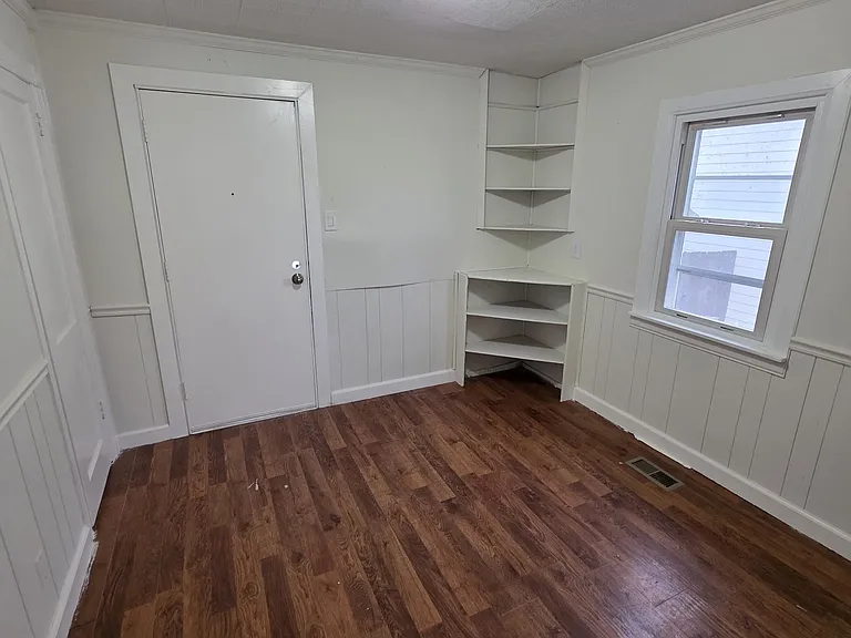 76 Elberta St — Photo 10