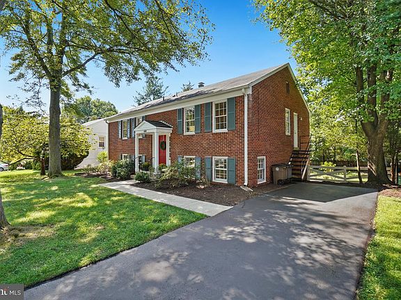 2nd image of 618 Blossom Dr