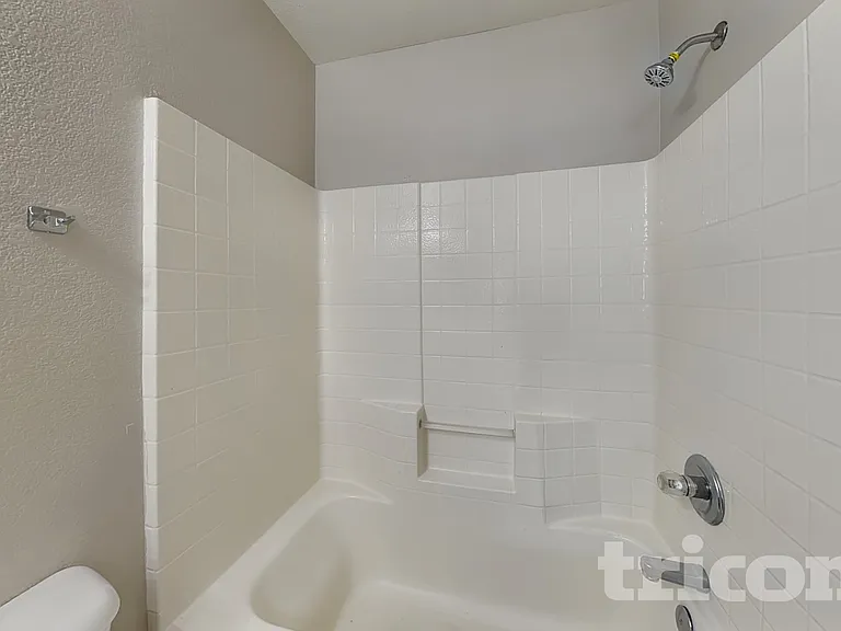 1392 S Akron Ct — Photo 12