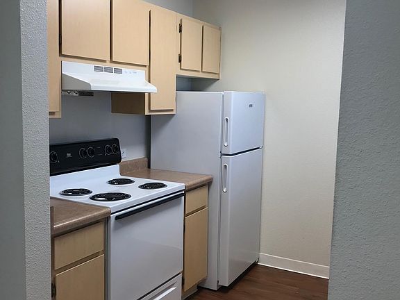 4th image of 420 S Palm Dr #212