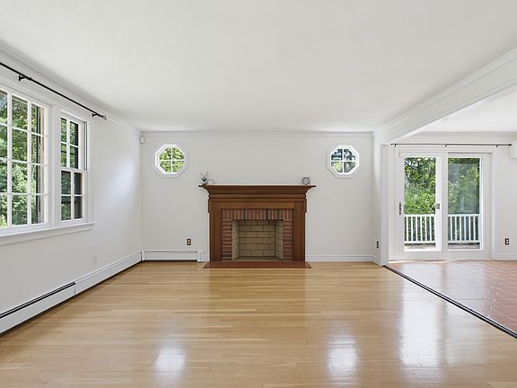 4th image of 37 Woodbury Rd