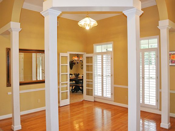 5th image of 283 Danbury Ln