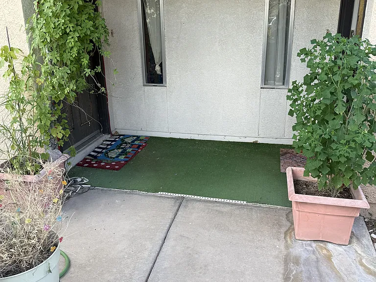 433 Avenida Garza #C — Photo 2