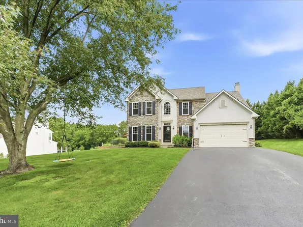 40 Caversham Dr, West Grove, PA 19390