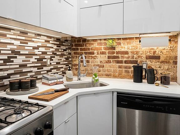 5th image of 753 Lexington Ave #1F