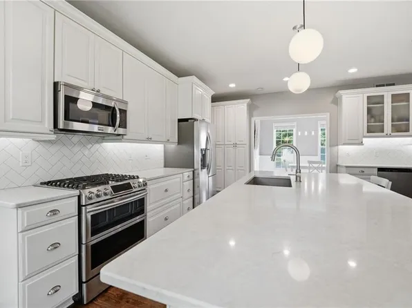 5210 W 157th Ter, Overland Park, KS 66224