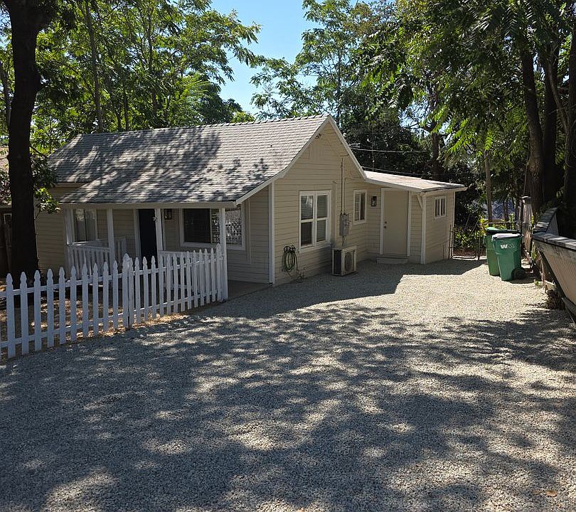 1st image of 4072 Flower St
