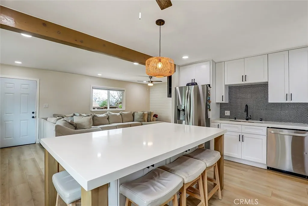 2 bed, 864 sqft, $2,495 — Photo 3