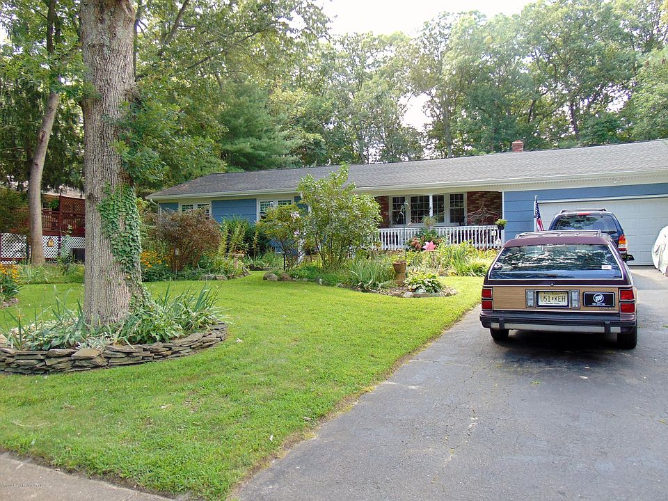 1st image of 825 Donegal Ct