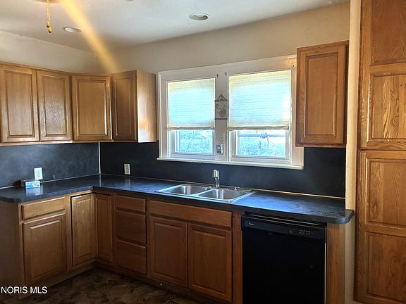 2nd image of 616 Wood St