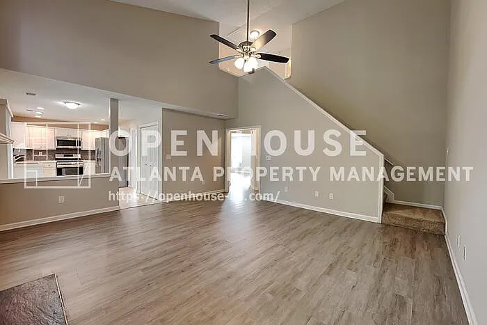 596 Lullingstone Dr SE — Photo 3