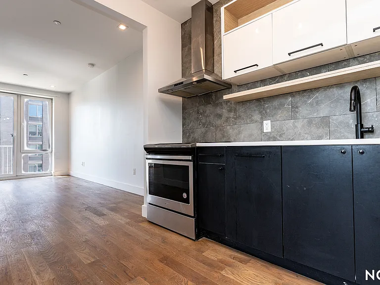 916 Bergen St #5N — Photo 2