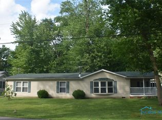 1742 Sugarbush Rd, Oregon, OH 43616