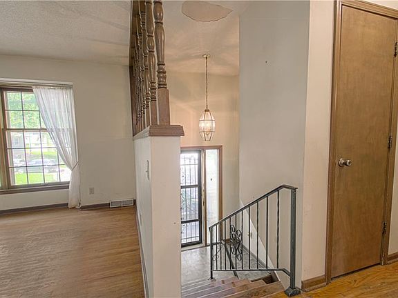 3rd image of 1324 NE 84th Pl