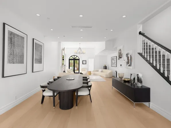 222 East 61st Street image 3 of 27