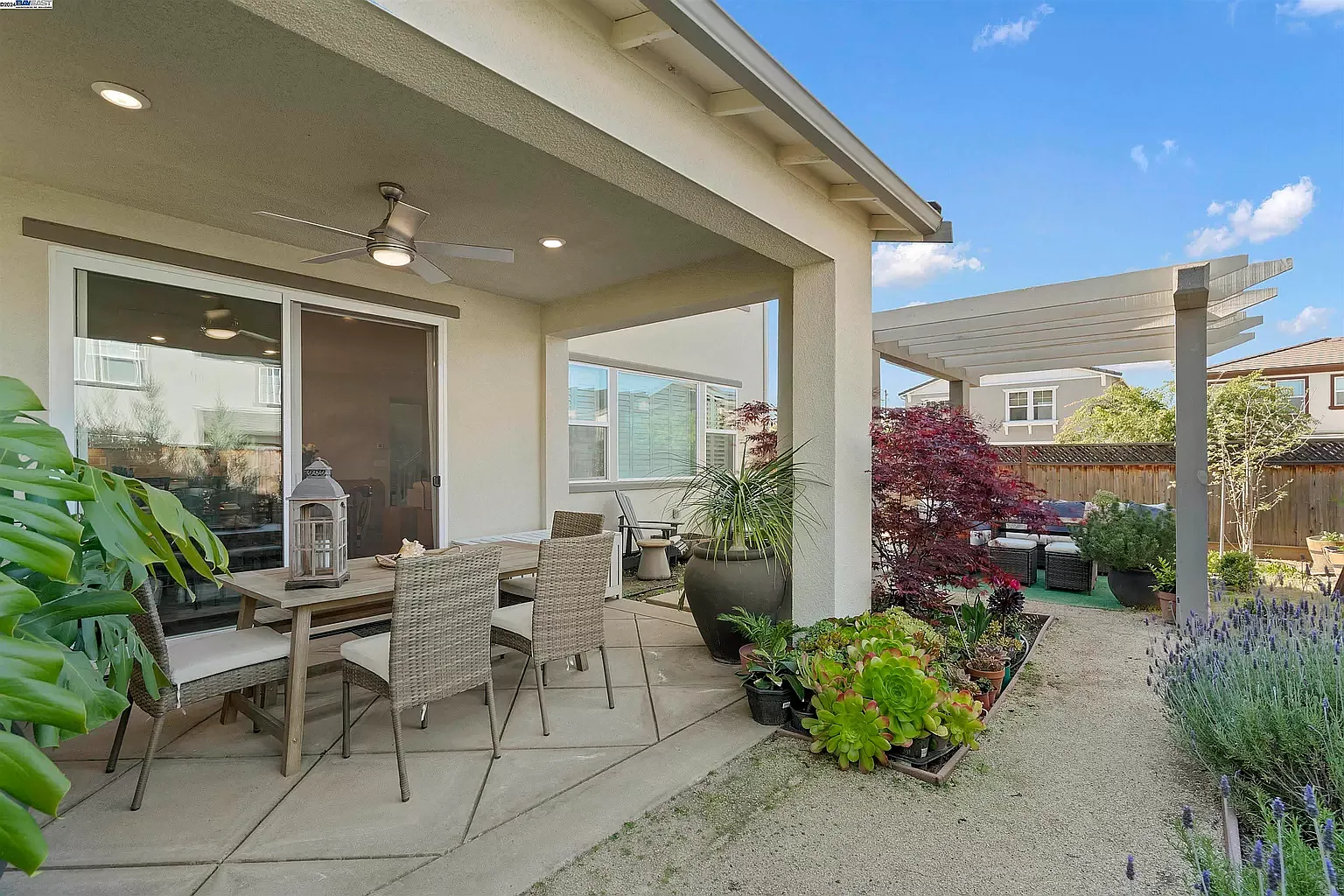 4 bed, 2637 sqft, $4,990 — Photo 2
