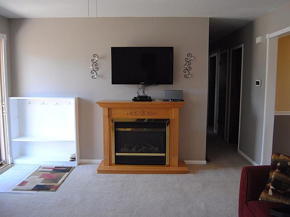 2nd image of 604 E Hamline St