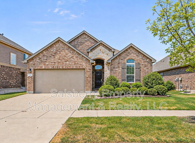 1st image of 821 Falcon Rd