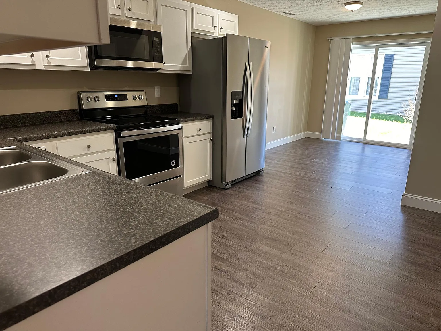 2 bed, 960 sqft, $1,095 — Photo 3