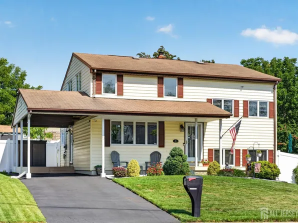 5 Jupiter Ct, South Amboy, NJ 08879