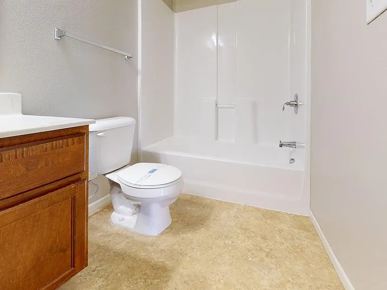 Eagle Crest Apartments — Photo 11