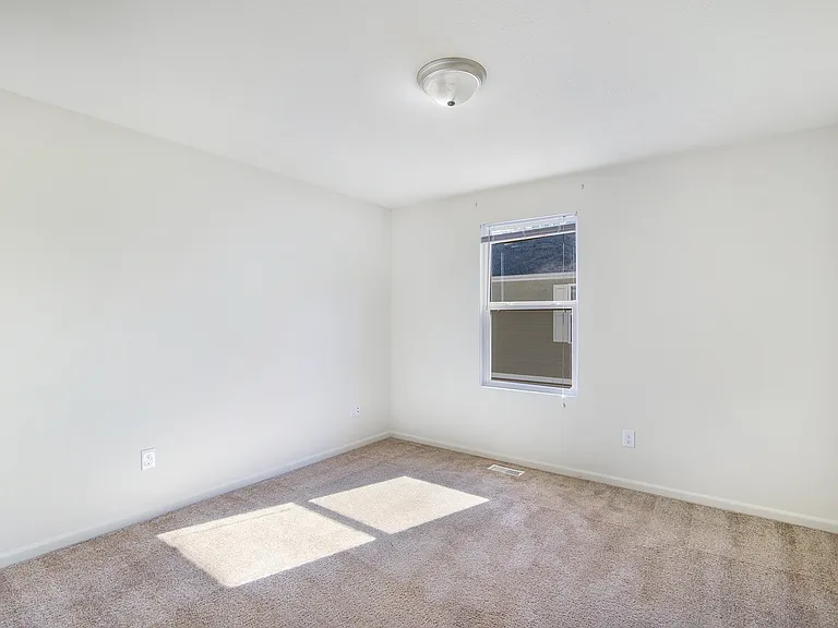 2643 Redwood Ave — Photo 17