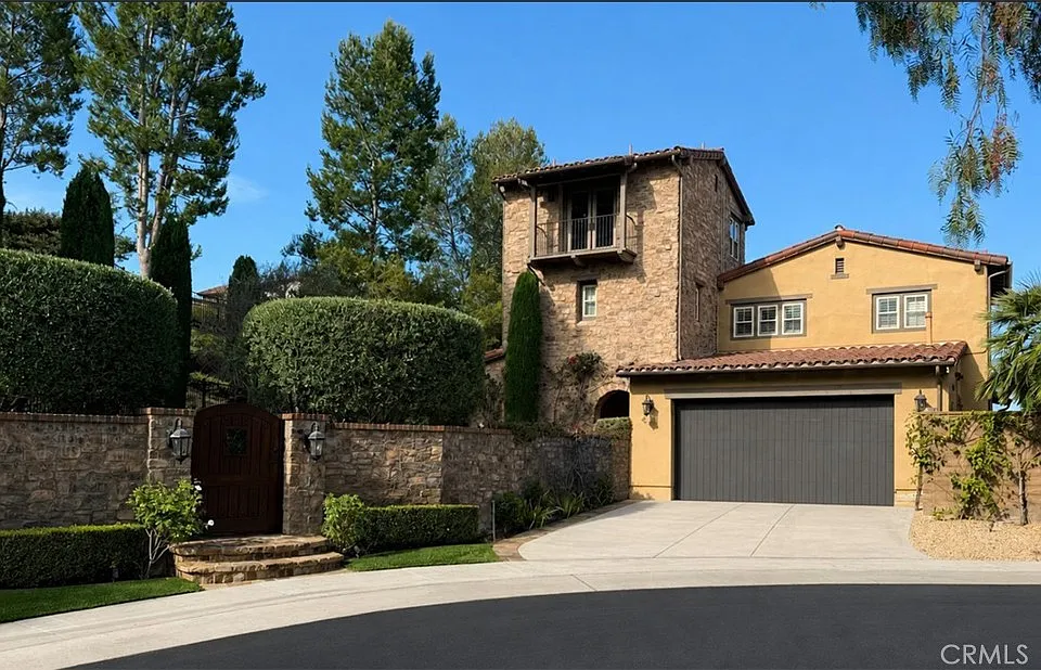 17 Sandalo Ct