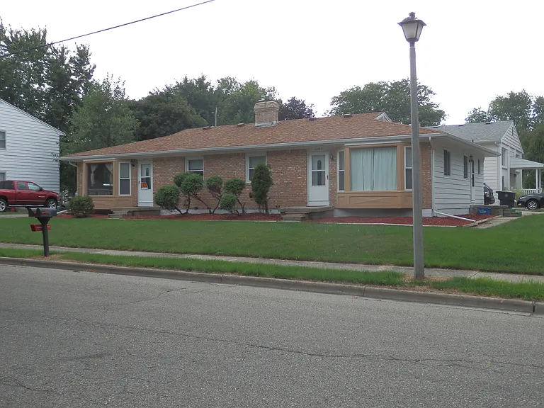 1231 Ferndale Ave — Photo 2