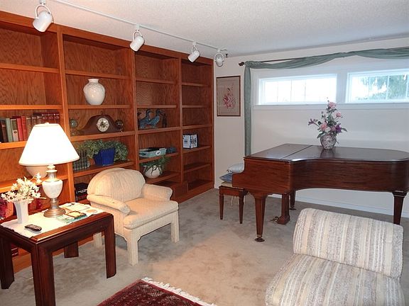 3rd image of 4613 Eastman Ave