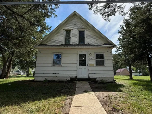 307 E 4th Ave, Mount Vernon, SD 57363