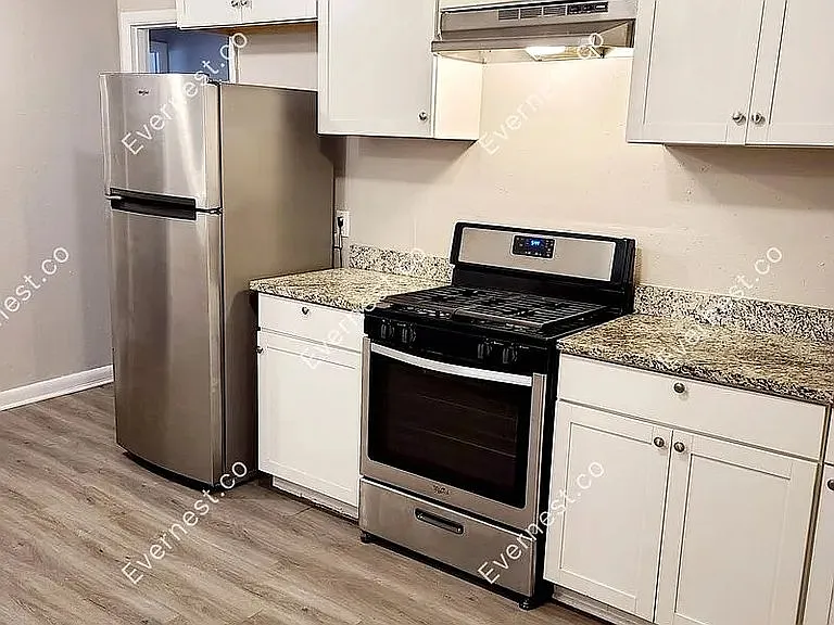 jpg - 2704 Broadway St