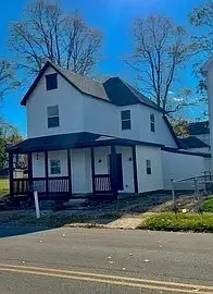 1335 E Washington St — Photo 1