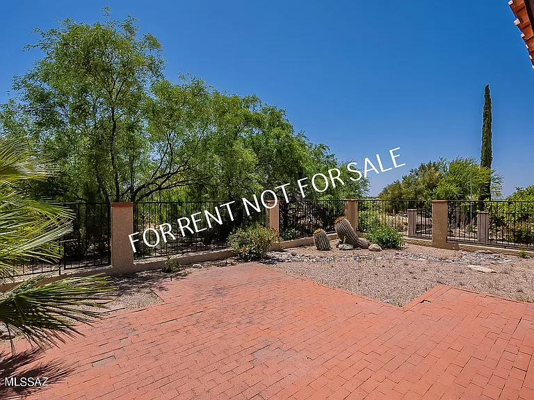 936 E Camino Diestro — Photo 43