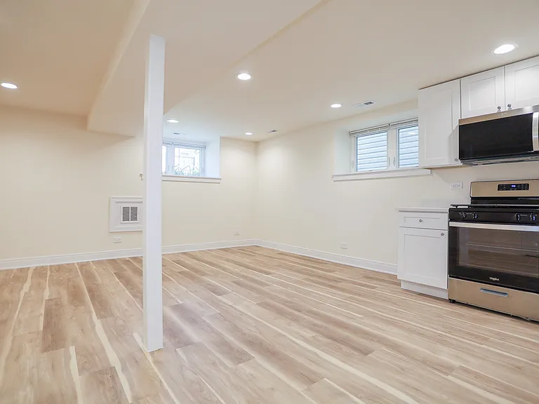 2342 N Lawndale Ave #B — Photo 4