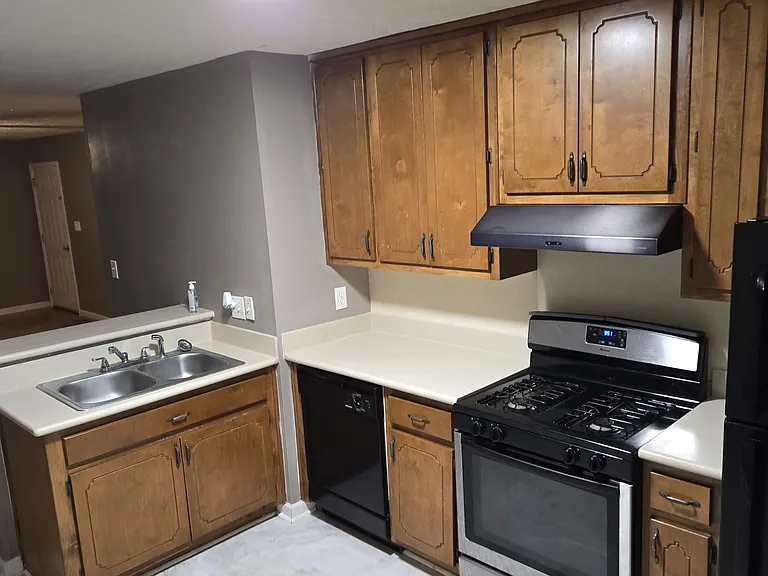208 Glendale Ct — Photo 7