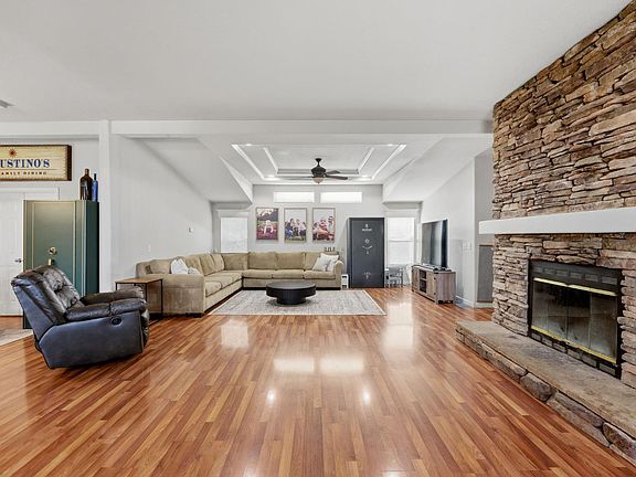 2nd image of 3106 Golden Gate Drive