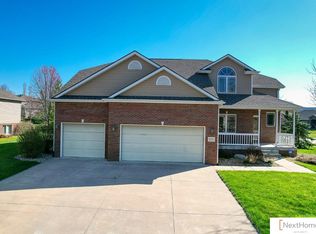 6854 Ridge Point Rd, Lincoln, NE 68512